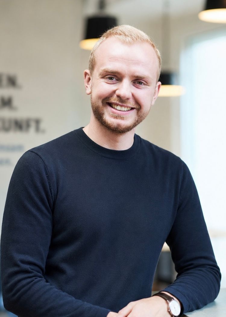 Portrait of Jonas Redecker, Head of People- & Organizational Development at COOLTEC
